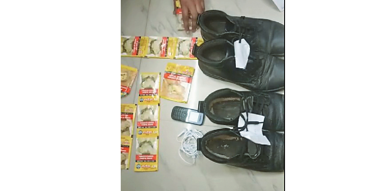 Two jail guards held with mobile, tobacco in shoes